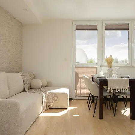 Spacious Family Near The Subway In By Renters Varsovia