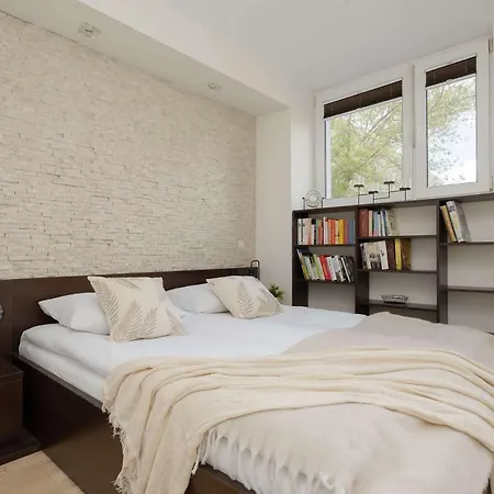 Apartamento Spacious Family Near The Subway In By Renters
