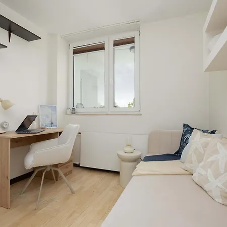 Spacious Family Near The Subway In By Renters