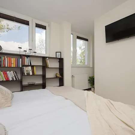 Spacious Family Near The Subway In By Renters