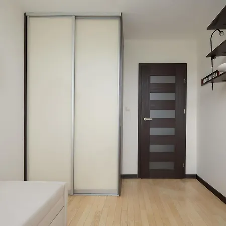 Spacious Family Near The Subway In By Renters Varsovia