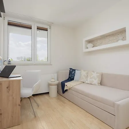 Spacious Family Near The Subway In By Renters Varsovia