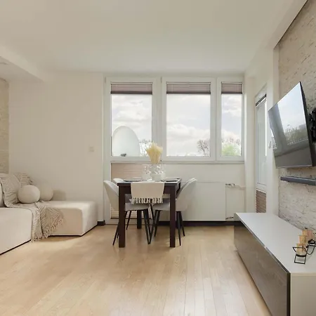 Spacious Family Near The Subway In By Renters Apartamento